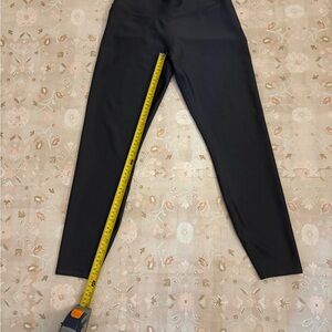 Alo - 7/8 High-Waist Airlift Legging - Dark Gray - Size Small